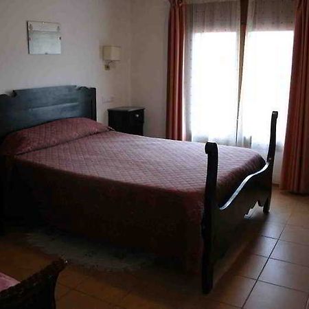 Hotel Fonda Siques Бесалу Экстерьер фото